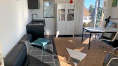 Niederzwehren, neu möbliertes Apartment mit Dachbalkon in ruhiger Lage, PKW-Stellplatz