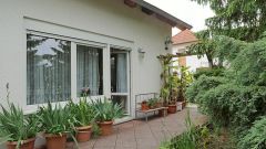Urbich, großes möbliertes Apartment mit Dusche, separatem Hauseingang, WLAN, ruhige Wohnlage