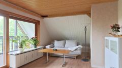 Borna-Heinersdorf, großzügige möblierte Wohnung mit Balkon zum Garten, Reinigung inklusive