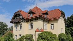 Klotzsche, möblierte 3-Zimmer-Etagenwohnung mit Balkon im traumhaft schönen Villenviertel, WLAN inkl