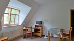 Strehlen, kleines möbliertes Apartment, preiswert für Wochenendheimfahrer, WLAN inklusive