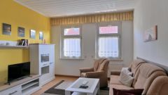 Kanena-Bruckdorf, preiswerte möblierte Wohnung mit Terrasse, ruhige Seitenstraße, WLAN