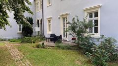 Radebeul, neu renovierte, möblierte Wohnung mit WLAN, eigener Terrasse und festem PKW-Stellplatz