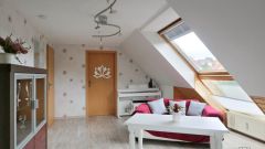 Gerstungen, geschmackvoll möblierte Wohnung mit Balkon und weißem E-Piano