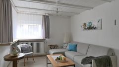 Nord-Holland, kleines, möbliertes Wohnhaus mit Terrasse und Grundstück, Grundreinigung inkl.