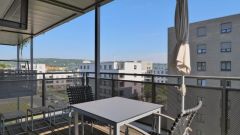 Gruna, Erstbezug in neu renovierte u. neu möblierte Wohnung, Aufzug, Balkon, TG-Stellplatz