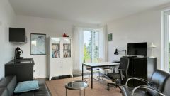 Niederzwehren, neu möbliertes Apartment mit Dachbalkon in ruhiger Lage, PKW-Stellplatz